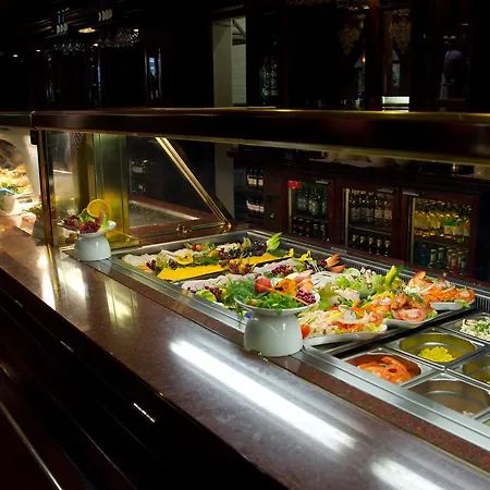 Beaumont House אורחן